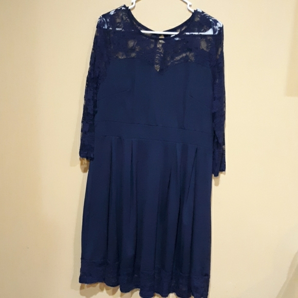 Dresses & Skirts - Beautiful blue dress with lace